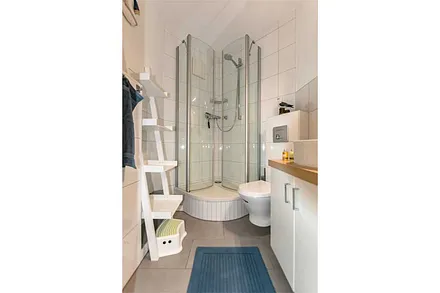 Badezimmer mit Dusche