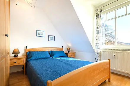 Schlafzimmer mit Doppelbett