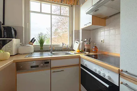 komplett eingerichtete Küchenzeile