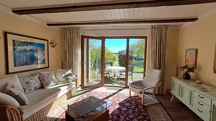 Blick durchs Panoramafenster aus dem Wohnzimmer