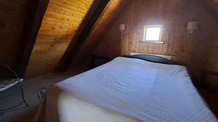 Schlafzimmer mit Doppelbett
