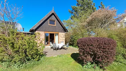 geschütze Terrasse Richtung Garten