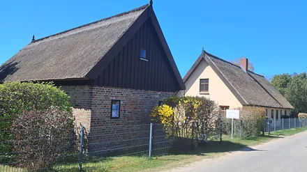 Grundstück auf der Straßenseite