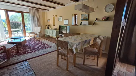 Wohn-Essbereich mit Blick in den Garten