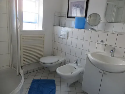 Badezimmer mit Dusche