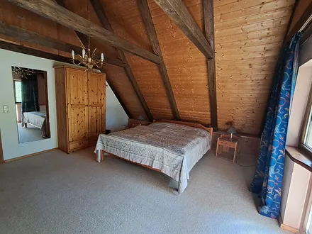 gemütliches Schlafzimmer unterm Reetdach