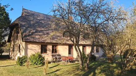 Blick auf das Haus und die Wohnung vom Garten