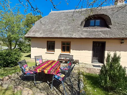 gemütliche Terrasse im Garten vor der Wohnung