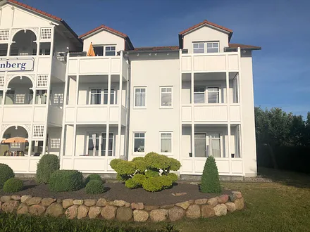 es ist die Wohnung im 1. Stock, außen