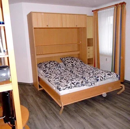 Schrankbett im Wohnraum