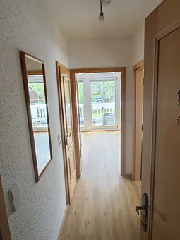 Blick vom Flur auf den Balkon