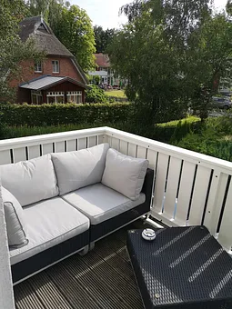 Balkon mit Sitzmöbeln