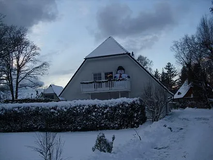 Außenansicht Balkon im Winter