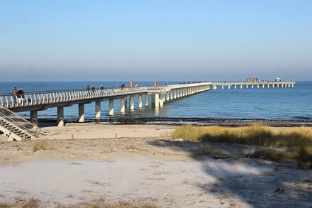 Strand mit neuer Seebrücke