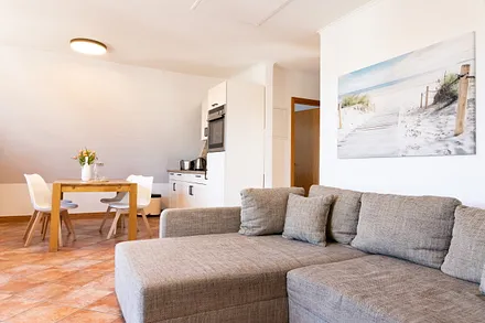 Wohnzimmer mit integrierter Küche