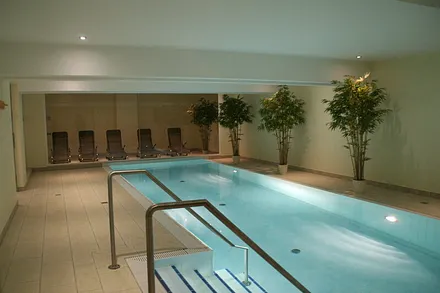 Pool und Ruheraum im Wellnessbereich (Untergeschoss)