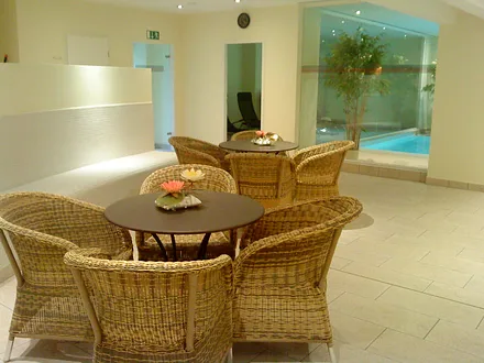 Wellnessbereich mit Pool, Ruheraum, Sauna und Dampfbad (Untergeschoss)