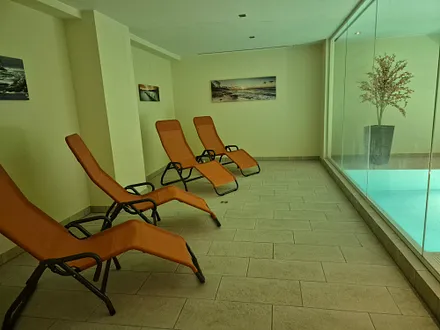 Wellnessbereich mit Pool, Ruheraum, Sauna und Dampfbad (Untergeschoss)