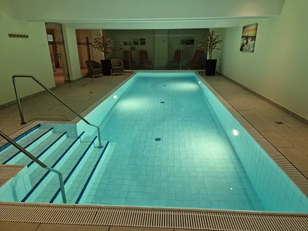 Pool im Wellnessbereich (Untergeschoss)