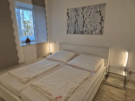 Schlafzimmer mit Doppelbett