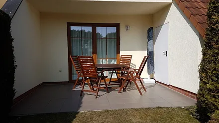 ...ihre sonnige Gartenterrasse...jetzt neu mit Glasüberdachung....