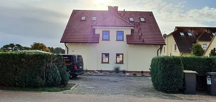 ...kostenfreie Parkplätze direkt vor dem Haus...