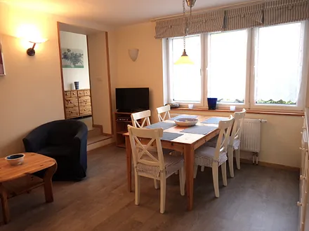 Blick zum Flur zu Schlafzimmer 2 und Terrasse