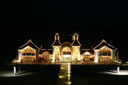Das Seliger Wahrzeichen bei Nacht - Die Seebrücke