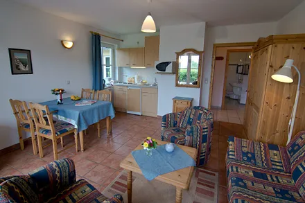 Wohnzimmer mit Küche