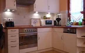 Küchenzeile mit Geschirrspüler