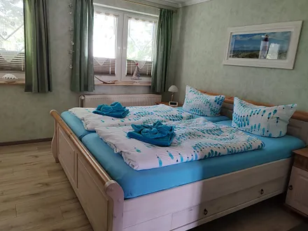 Doppelbett im Schlafzimmer