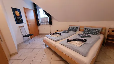 Schlafzimmer 1: Gemütlich, groß und asymmetrisch, allergikergerecht