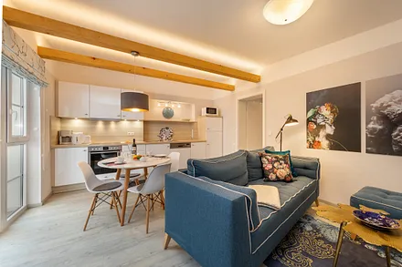 Die komfortable Küchenzeile ist ausgestattet mit Geschirrspüler ...