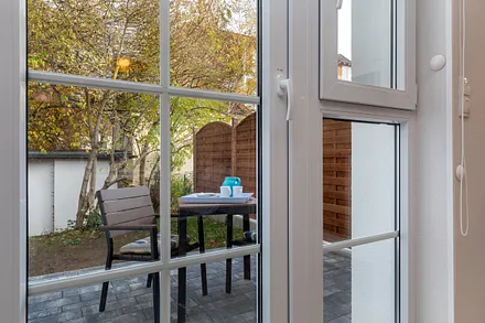 Im Bild der Austritt zur kleinen, nach Osten ausgerichteten Terrasse. 