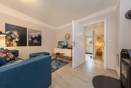 TV, Radio mit CD-Player und DVD-Player sind vorhanden. WLAN ist kostenfrei.