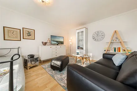 Flat-TV und CD-Radio sind vorhanden. WLAN steht kostenfrei zur Verfügung.