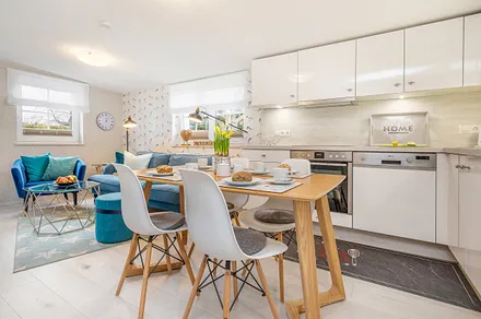 Die schicke Küchenzeile bietet Ihnen 4-Platten-Cerankochfeld, Backofen ...