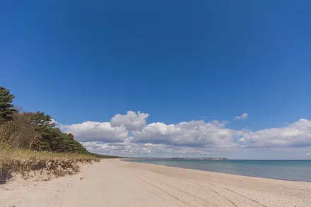 Ihr wunderschöner Strand -  nur 100 Meter hinter dem Haus !   