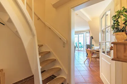 Eingangsbereich mit Treppenaufgang zum Schlafzimmer