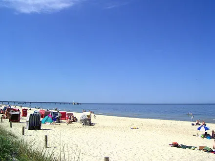 Strand von Zinnowitz mit Blick auf die Seebrücke