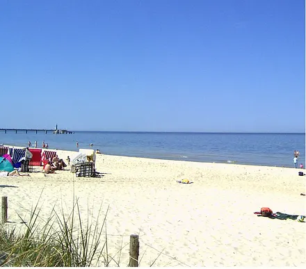 Strand von Zinnowitz mit Blick auf die Seebrücke