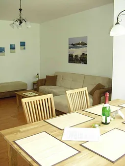 Wohnzimmer, Schlafcouch, Erker Eßecke