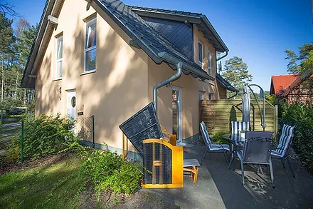 Terrasse mit eingezäuntem Garten