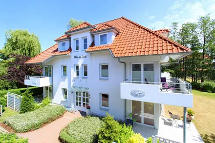 Außenansicht mit Balkon