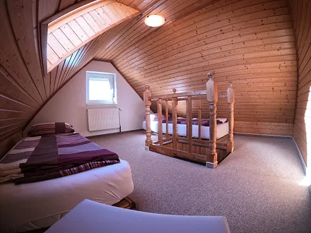 weitere Schlafmöglichkeiten, vorzugsweise für die Kinder