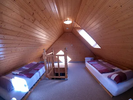 weitere Schlafmöglichkeiten, vorzugsweise für die Kinder