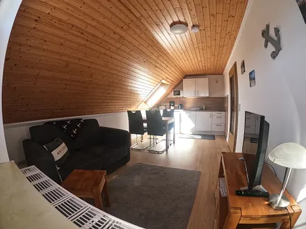 Wohnzimmer mit Küche, WLAN und TV