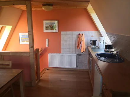 Links Treppenaufgang (steile Treppe) 