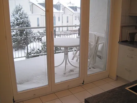 Winterlich verschneiter Küchenbalkon