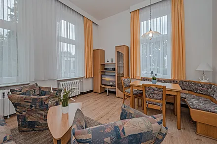 Wohnstube mit Schlafcouch